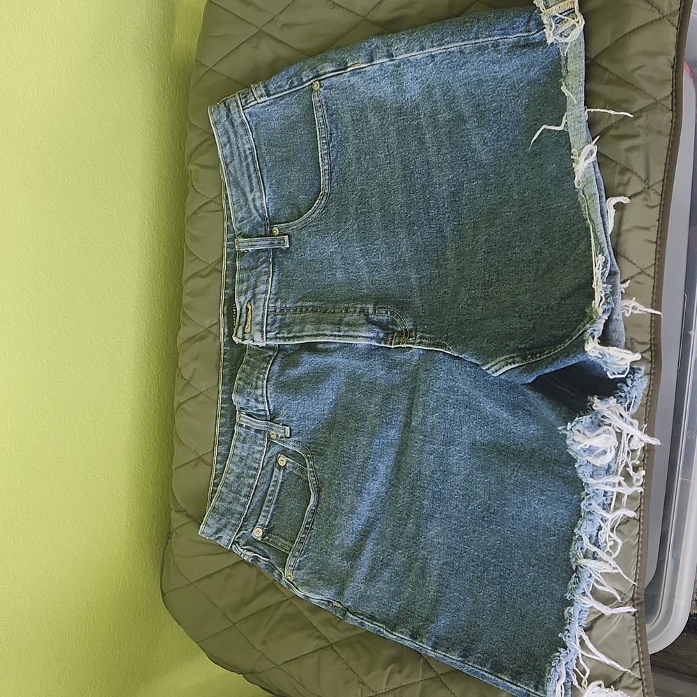 Cut off shorts